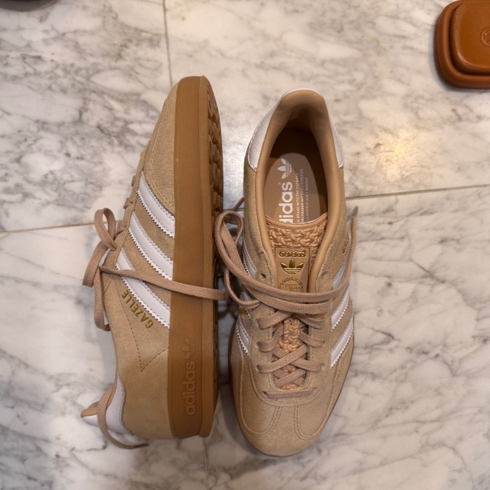 Adidas Gazelle Tan and Chalk - brand new